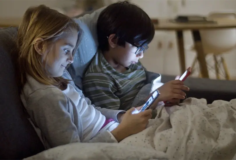 En Irlanda, padres y maestros decidieron prohibir el uso de teléfono inteligentes en clase En Irlanda, padres y maestros decidieron prohibir el uso de teléfono inteligentes en clase