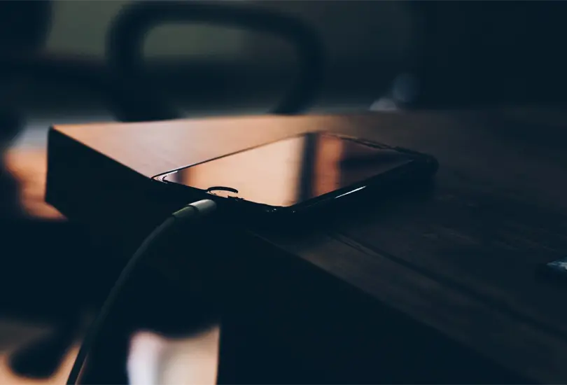 &iquest;Cargas tu celular por las noches? Estos consejos te ayudar&aacute;n a optimizar su bater&iacute;a