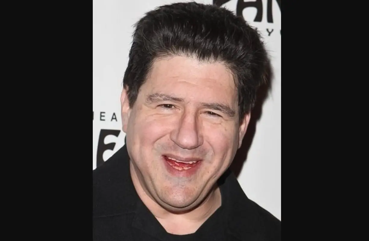 Ahora tiene 64 a&ntilde;os, ha participado en series como Luck y Bad Education.