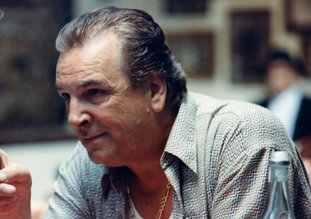 Danny Aiello interpret&oacute; a Tony