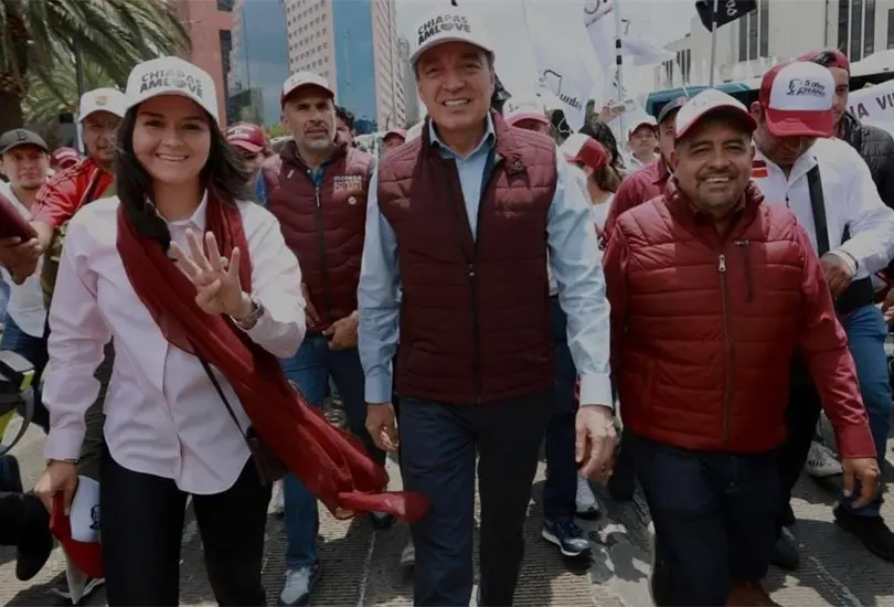 El gobernador Rutilio Escandón agradeció el respaldo que AMLO brinda a Chiapas y al Sur-Sureste, a través de las magnas obras y los programas de Bienestar. El gobernador Rutilio Escandón agradeció el respaldo que AMLO brinda a Chiapas y al Sur-Sureste, a través de las magnas obras y los programas de Bienestar.