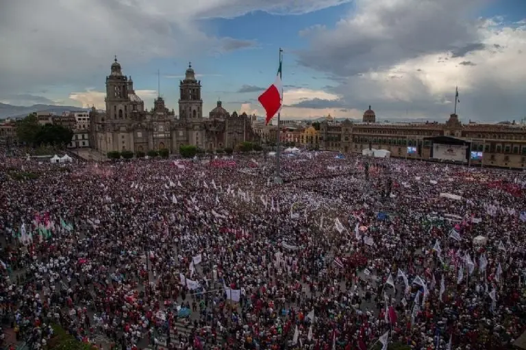 Miles de simpatizantes se dieron cita en el Zócalo de la CDMX para conmemorar el quinto aniversario de la 4T Créditos: Presidencia