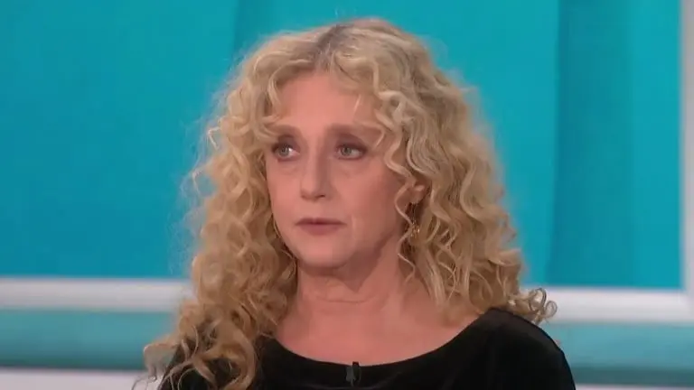 Ahora tiene 71 años, ha trabajado en las series Hunters y Star Trek: Strange New Worlds. 