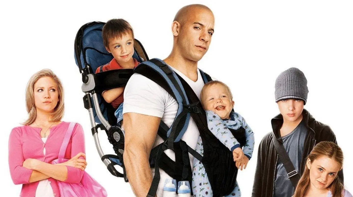 La cinta gira alrededor de Shane Wolfe, un teniente de la Armada de Estados Unidos, que es asignado a cuidar a los cinco hijos de Howard Plummer y su viuda luego de que es asesinado por unos rebeldes serbios.