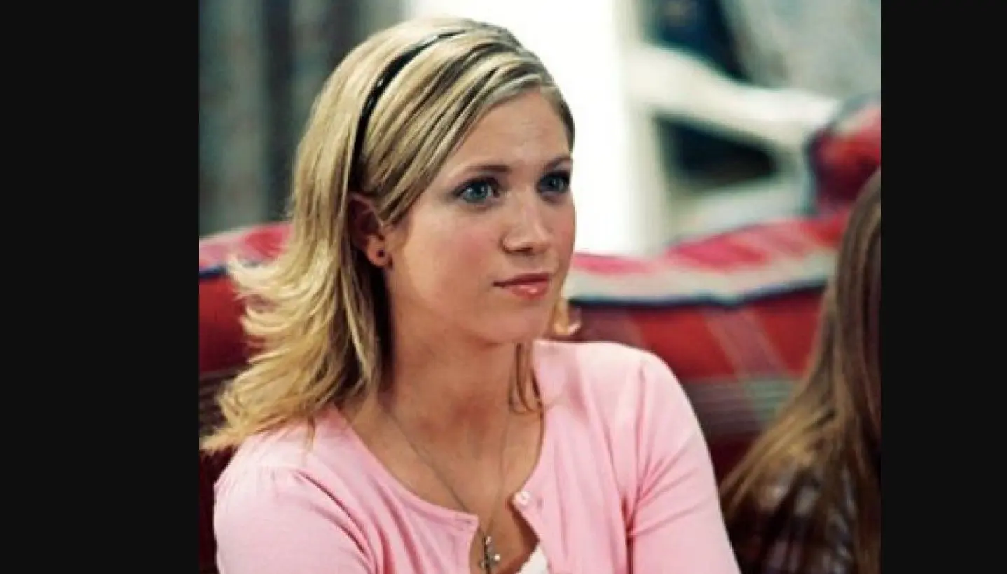 Brittany Snow interpretó a Zoe Plummer, la hermana mayor de los niños