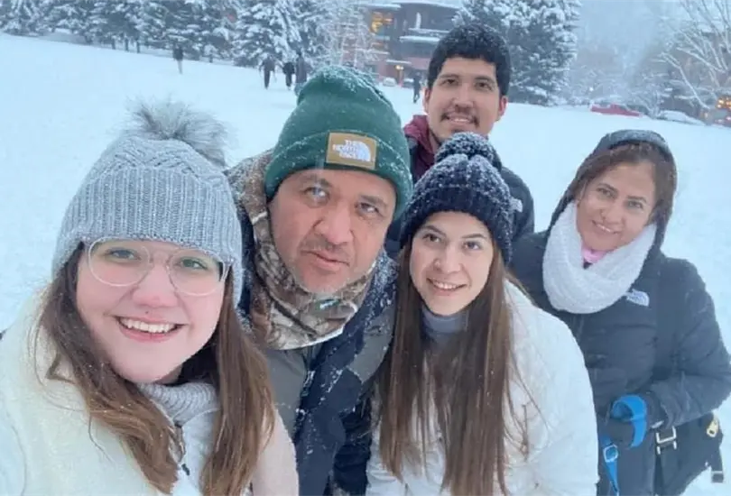 Los mexicanos eran un padre, una madre y sus tres hijos. 