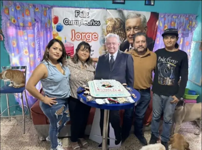Fiesta de cumpleaños de AMLO para su papá. Foto: Tik Tok