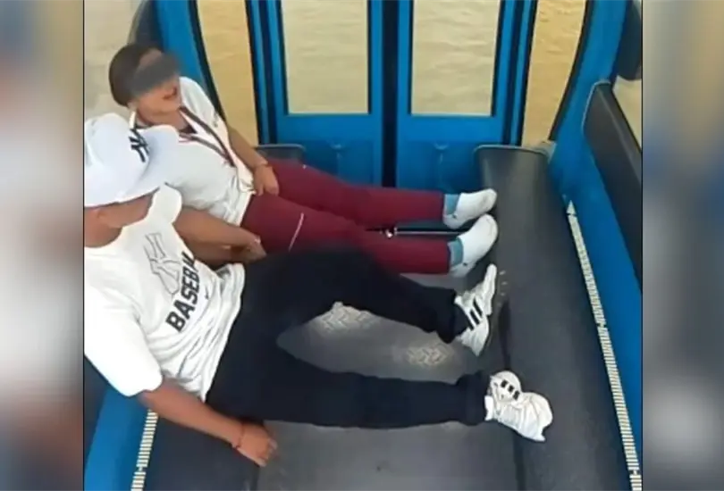 Cachan a pareja teniendo intimidad en Cablebús. Cachan a pareja teniendo intimidad en Cablebús.
