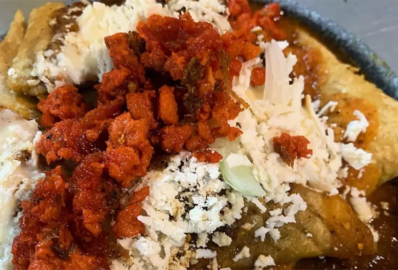 Aquí te presentamos una lista de tres lugares en donde comer los chilaquiles más ricos de la capital del país Aquí te presentamos una lista de tres lugares en donde comer los chilaquiles más ricos de la capital del país