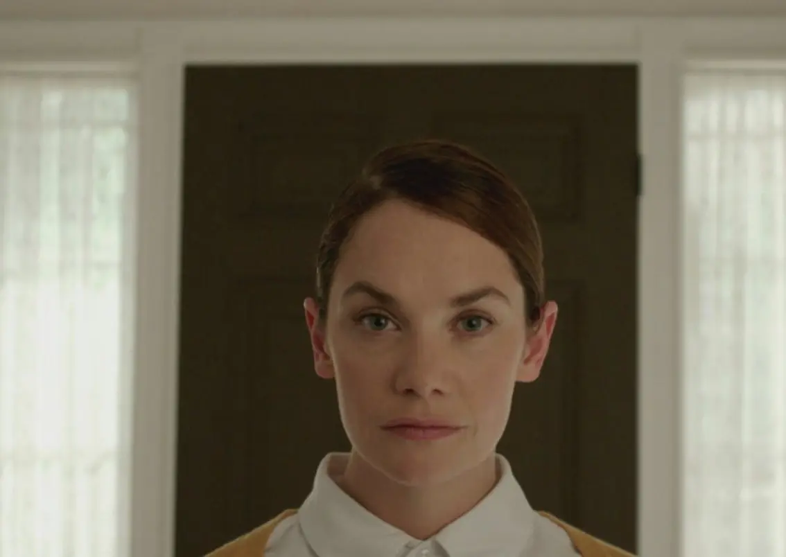 La película gira entorno a Lily, una enfermera asustadiza, quien entra a vivir en una casa llena de secretos, donde debe atender a una escritora de novelas de terror que está enferma.