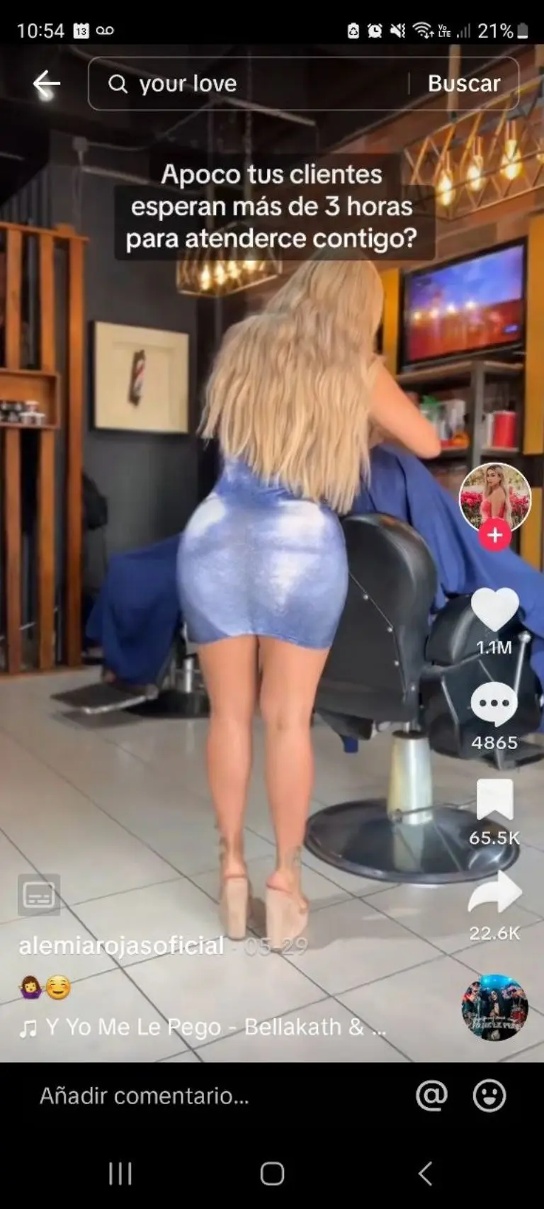 Estilista se vuelve viral por forma de atender a clientes - Tomada de video