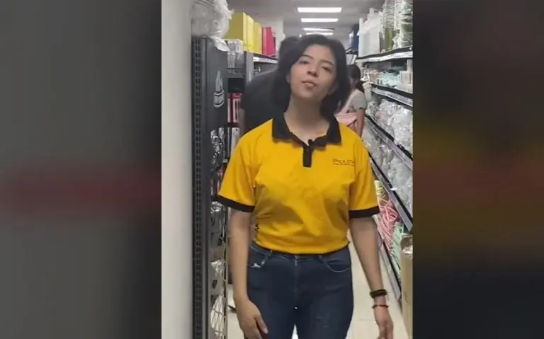 Confunden a vendedora con Ángela Aguilar (TikTok)