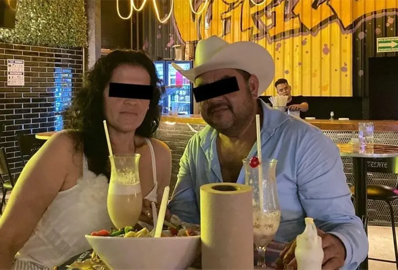 El hombre qued&oacute; exhibido junto con su amante. 