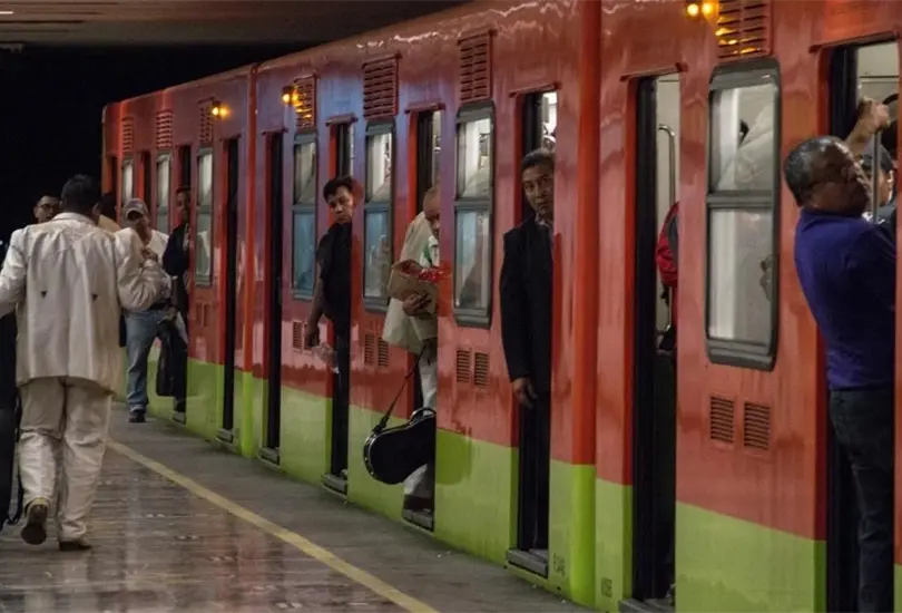 Medio Marat&oacute;n CDMX 2023: Metro y Metrob&uacute;s anuncian horario especial en estas estaciones. 