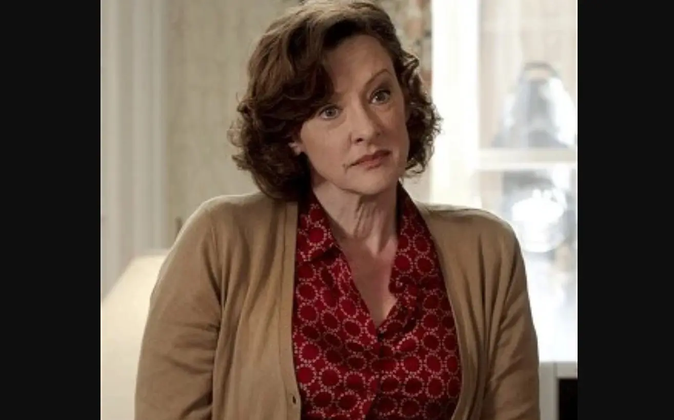 Ahora tiene 60 años, está casada con Richard Burke y tienen 2 hijos. Ha trabajado en series como Homecoming y Shameless.