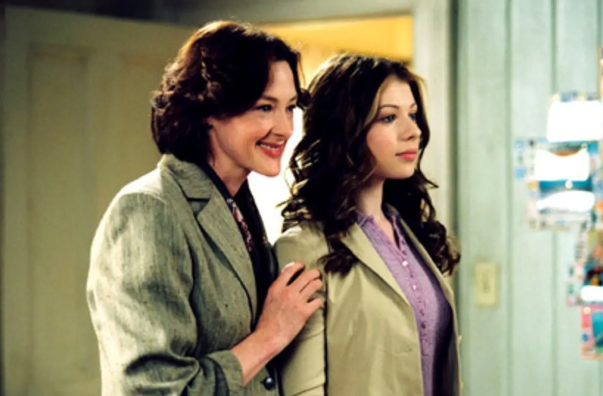 Joan Cusack interpretó a Joan Carlyle, la mamá de Casey