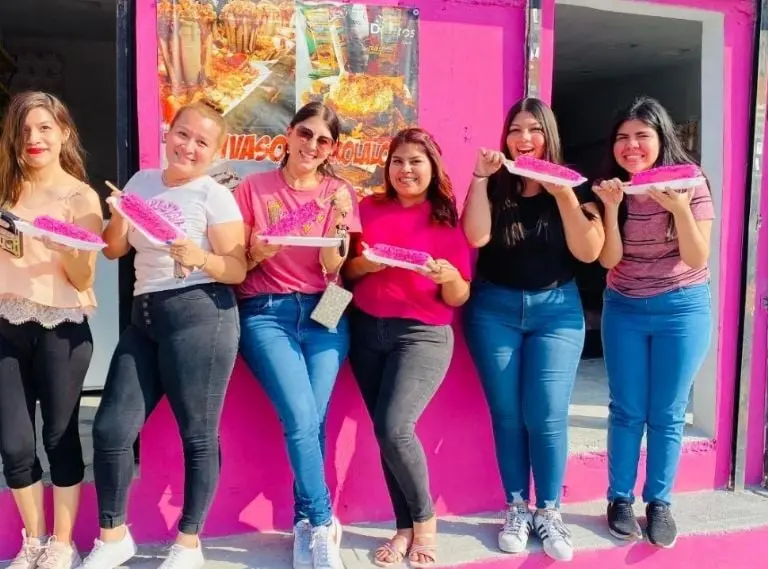 Clientas con sus Barbielotes (Instagram @eloteslosvinedos)