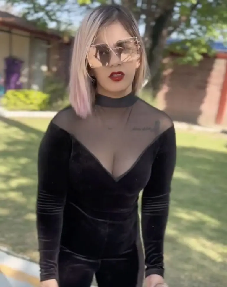 Mamá se hace viral por su belleza en paseo con su hijo. Foto: Tik Tok (Adelin Sol Mag)