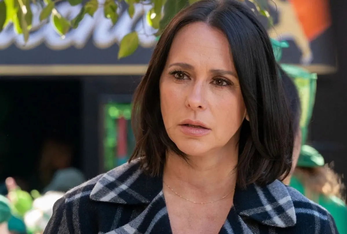 Ahora tiene 44 años, está casada con el actor Brian Hallisay y tienen 3 hijos. Ha participado en series como The Client List y 9-1-1.