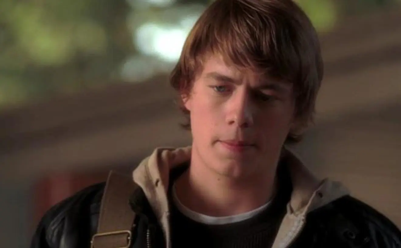 Christoph Sanders interpretó a Ned Banks, el hijo de Delia