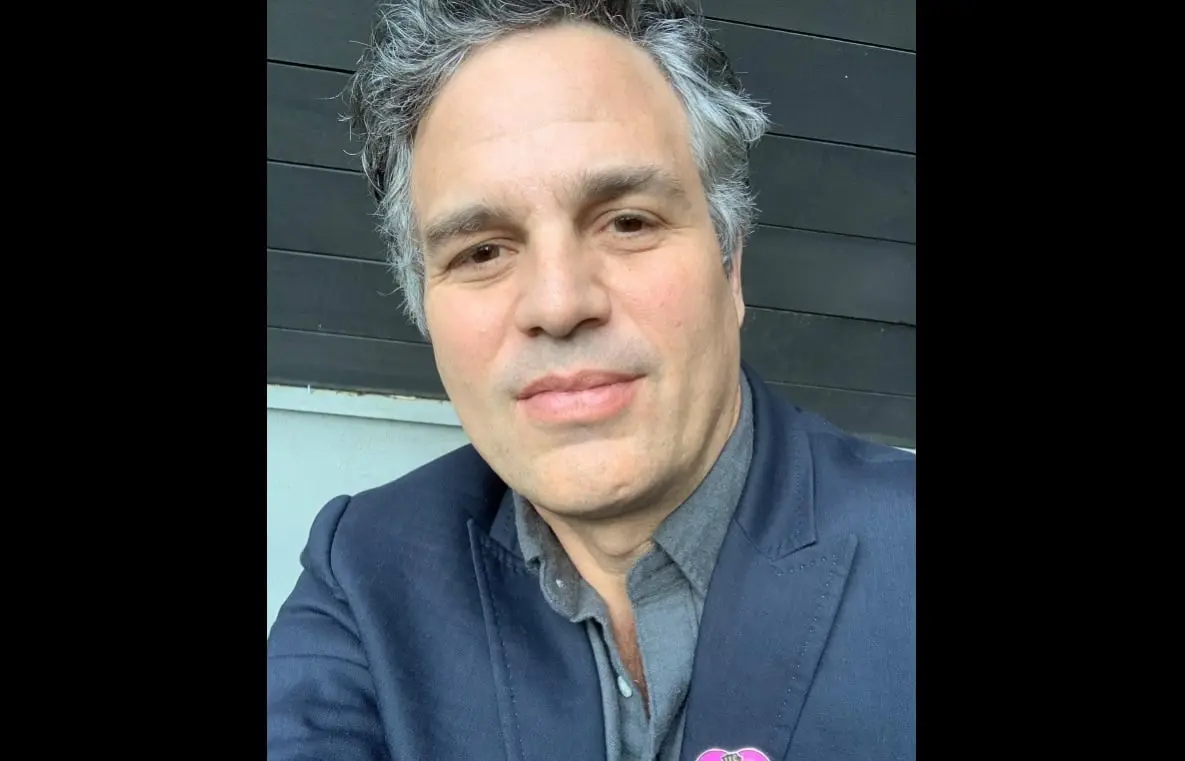 Ahora tiene 55 años, está casado con la actriz Sunrise Coigney y tienen dos hijos. Ha protagonizado películas como Avengers y El precio de la verdad.