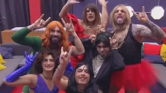 Apio, Nicola y Sergio corren el riesgo de ser eliminados del reality show. Apio, Nicola y Sergio corren el riesgo de ser eliminados del reality show.