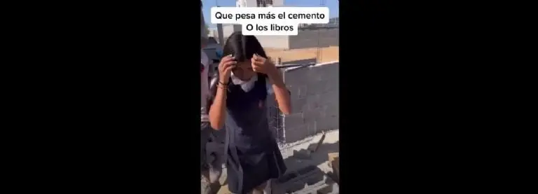La joven no pudo mover un bulto de cemento. Foto: especial.