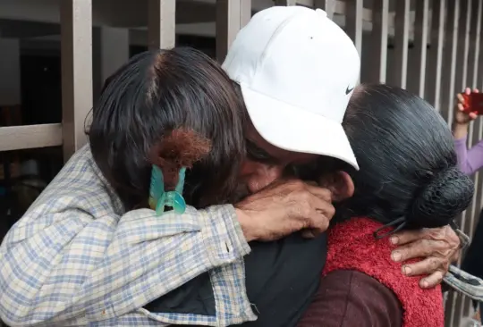 Hombre se reencuentra con su familia 18 años después, tras salir en la televisión. Hombre se reencuentra con su familia 18 años después, tras salir en la televisión.
