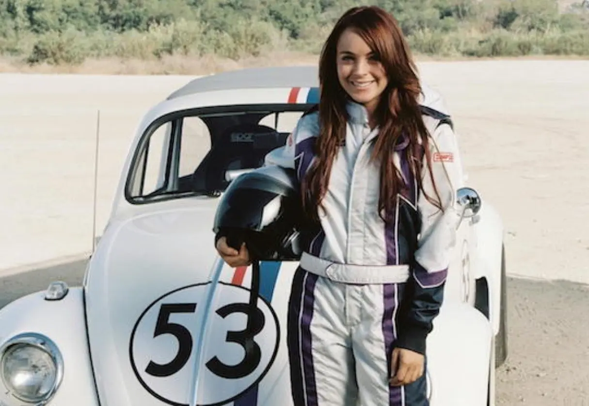 Maggie elige un Volkswagen Escarabajo, pero después descubre que el coche piensa por su cuenta, y decide competir con él en una carrera de NASCAR.