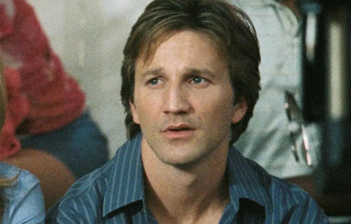 Breckin Meyer interpretó a Ray Peyton Jr.