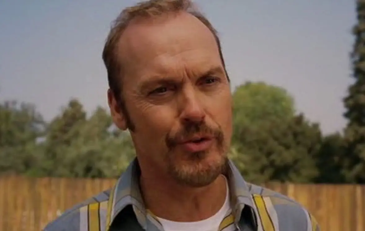 Michael Keaton interpretó a Ray Peyton, el padre de Maggie 
