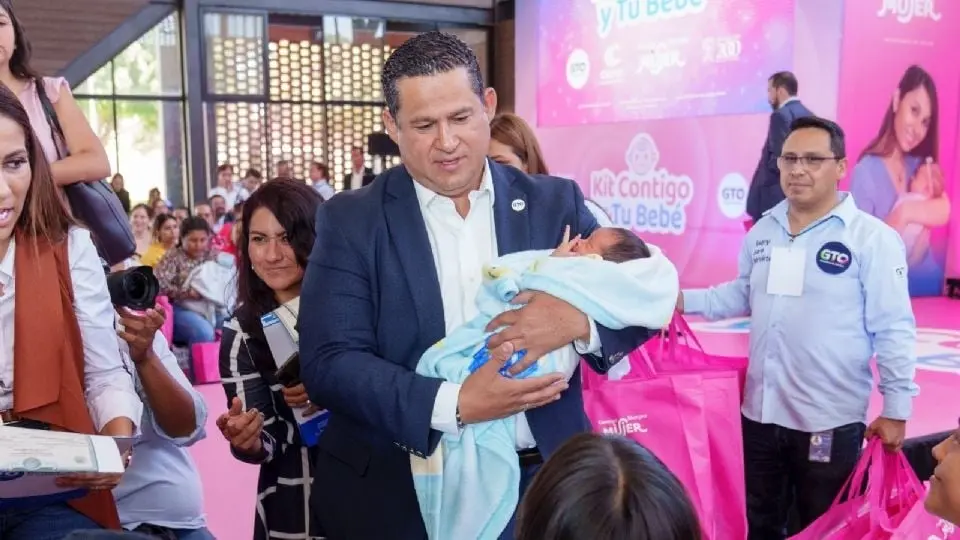 El gobierno de Guanajuato apoya a las madres con el Kit Contigo y tu bebé. El gobierno de Guanajuato apoya a las madres con el Kit Contigo y tu bebé.