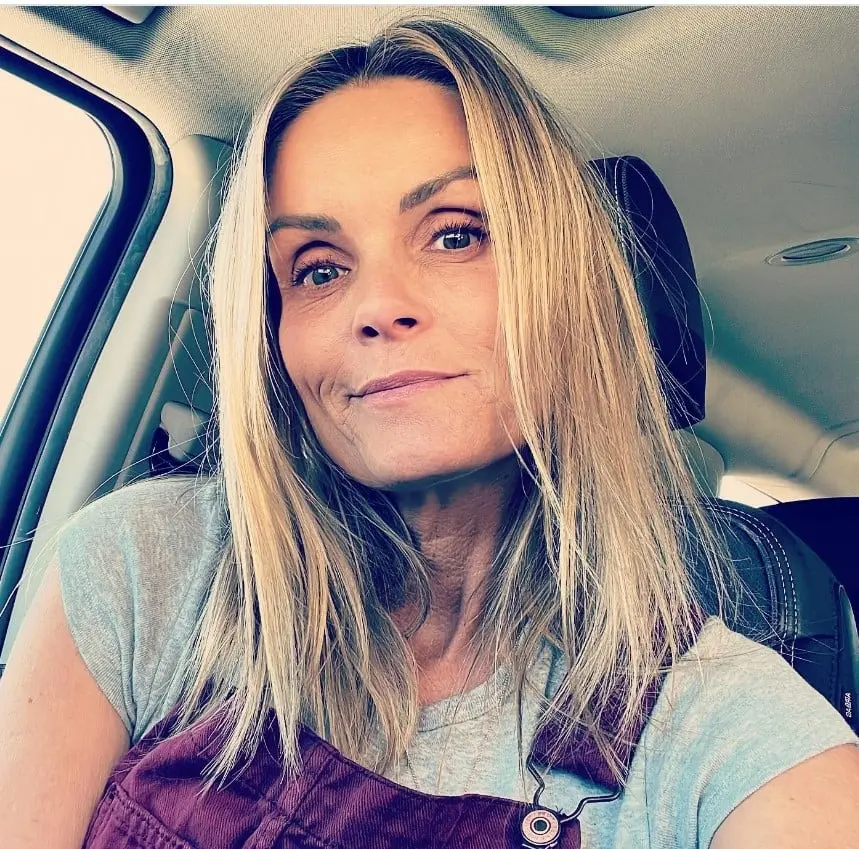 Ahora tiene 48 años, está casada con Darrin Privett y es madre de 4 hijos. Ha trabajado en películas como Fotografía de un asesinato y El novio de mi novia.