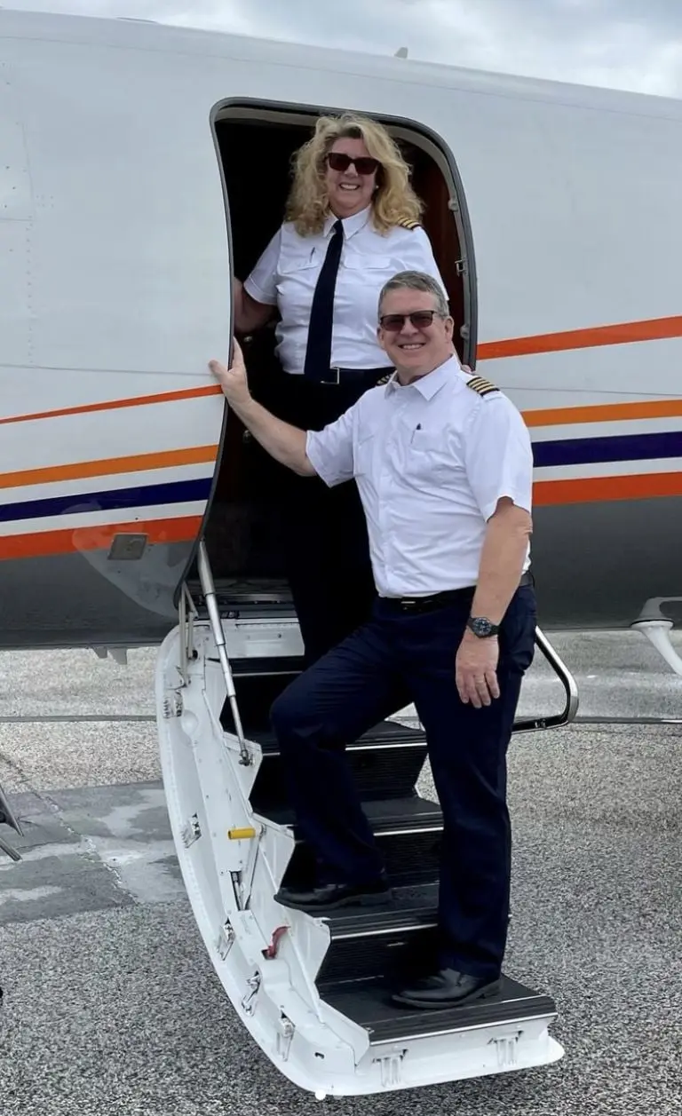 Esposos se jubilan como pilotos después de volar 30 años juntos. Foto: Instagram (margritf)
