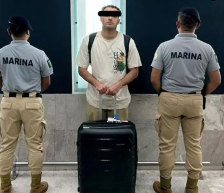 Detienen a Barbie con 10 kilos de metanfetamina en el Aeropuerto. Foto: Marina