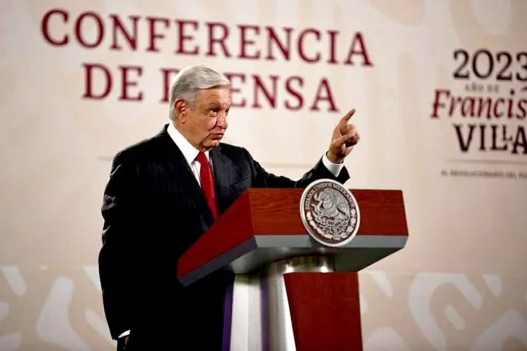 AMLO descarta desafuero contra Xóchitl Gálvez, ante la demanda por exponer sus empresas. AMLO descarta desafuero contra Xóchitl Gálvez, ante la demanda por exponer sus empresas.