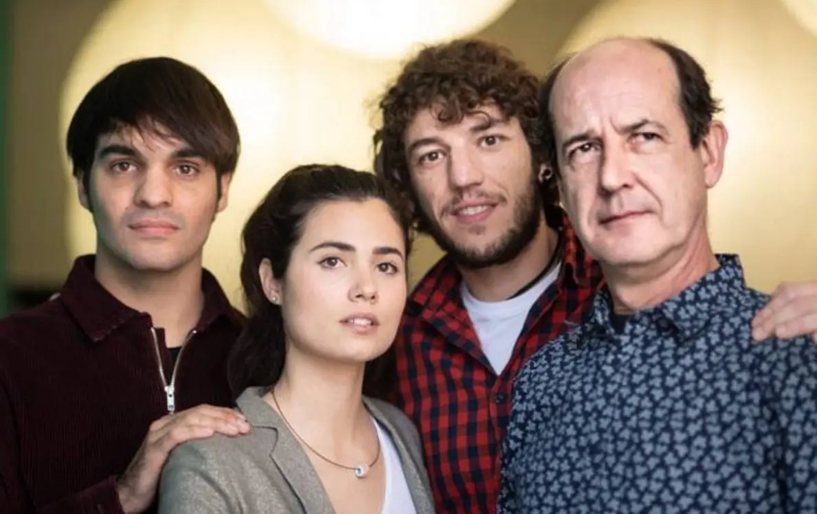 Basada en la novela de Fernando Aramburu, la historia presenta a dos familias divididas por el conflicto separatista en el País Vasco.