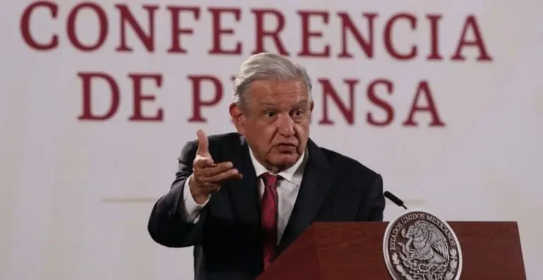 Los canales oficiales del Gobierno de México tuvieron que bajar la mañanera del 26 de julio de 2023 por desobedecer al INE, ya que AMLO mostró una encuesta. Fuente: Cuartoscuro