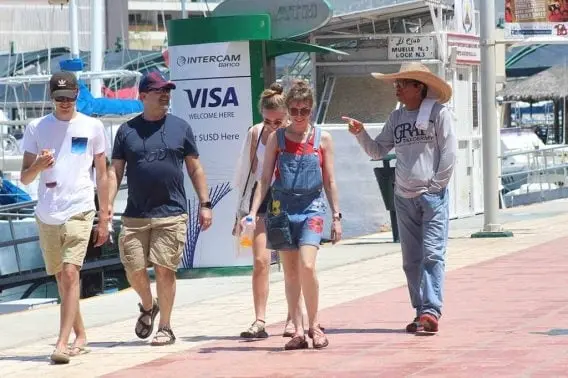 Habitantes de Baja California Sur denuncian gentrificaci&oacute;n de extranjeros por corrupci&oacute;n. 