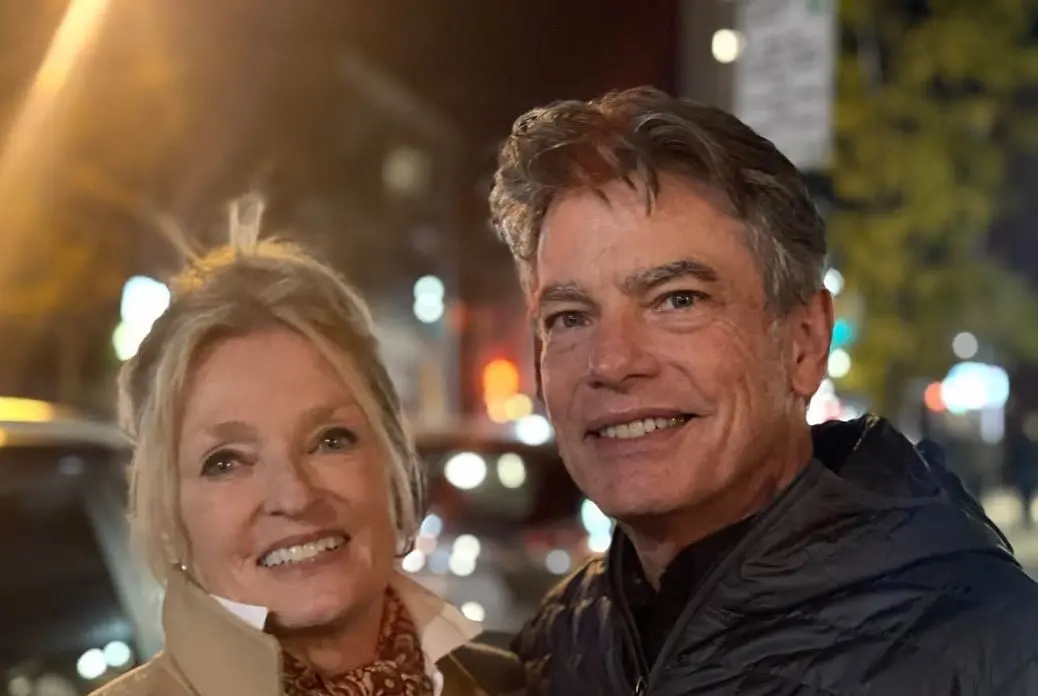 Ahora tiene 67 años, está casado con Paula Harwood y tienen una hija. Ha participado en series como Grace and Frankie y Reboot. 