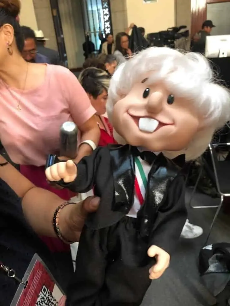 ¿Cuánto cuesta el AMLITO, el juguete de moda que promociona el mismo presidente? Foto: Especial