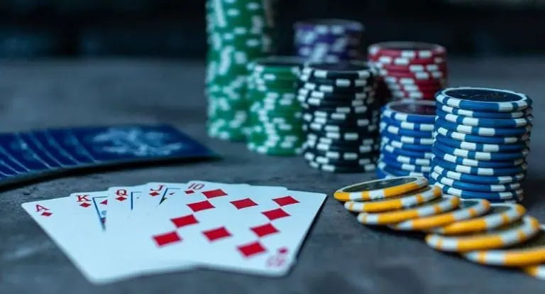 Si eres un jugador de póker, sabes que este juego de cartas es una mezcla de habilidad. Foto: Pxfuel.