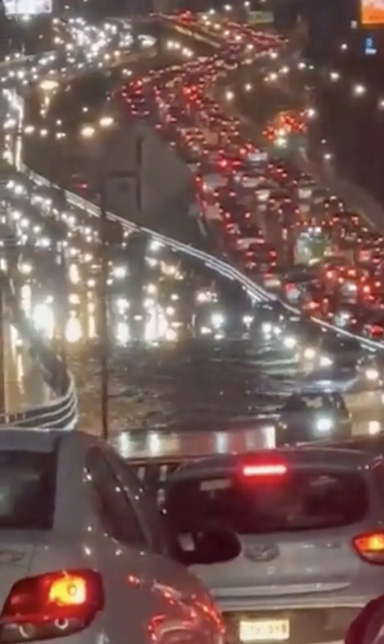 VIDEOS: Lluvia desata caos en CDMX e inunda calles y avenidas. Foto: Twitter