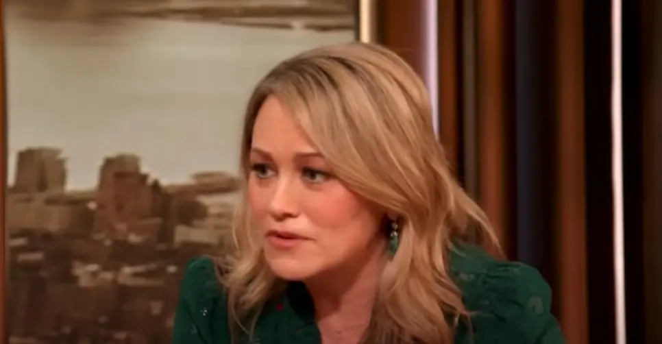 Ahora tiene 51 a&ntilde;os, est&aacute; casada con el actor  Ben Stiller y tienen dos hijos. Ha trabajado en pel&iacute;culas como Licencia para casarse y Zoolander 2.