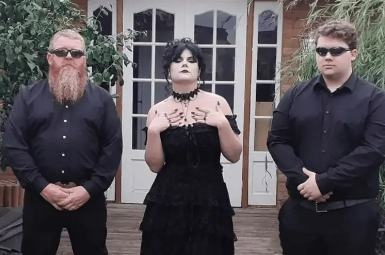 Abi pertenece a una familia de metaleros y confesó que lo hizo en homenaje a su abuela. Fuente: Tik Tok