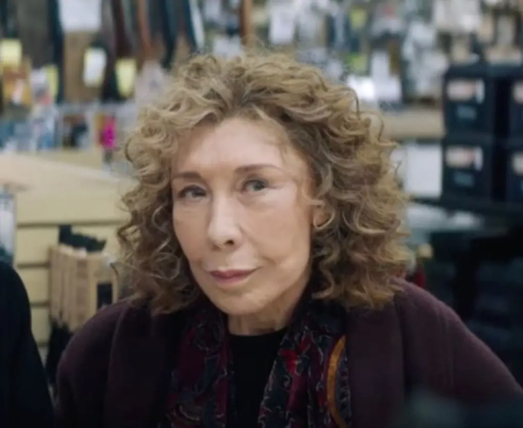 Ahora tiene 83 a&ntilde;os y est&aacute; casada con la escritora Jane Wagner. Ha participado en series como Grace and Frankie.