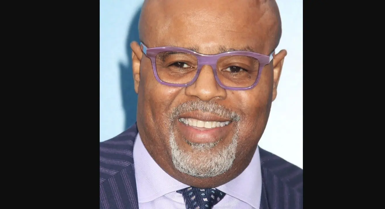 Ahora tiene 61 a&ntilde;os y est&aacute; casado con la actriz Julissa Marquez. Ha participado en series como 	This is Us y Fancy Nancy.