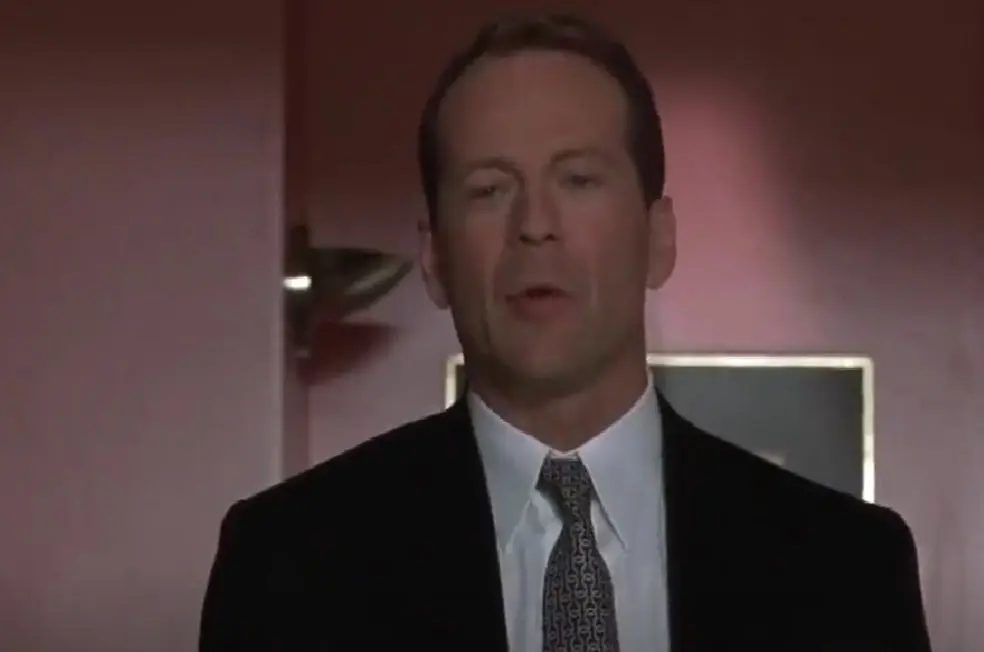 Bruce Willis interpret&oacute; a Russ Duritz.