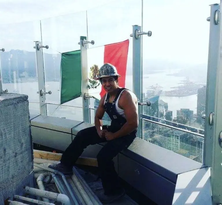 Mexicano presume casa en Canadá que se compró trabajando como albañil. Foto: Instagram (Saul Reyna)