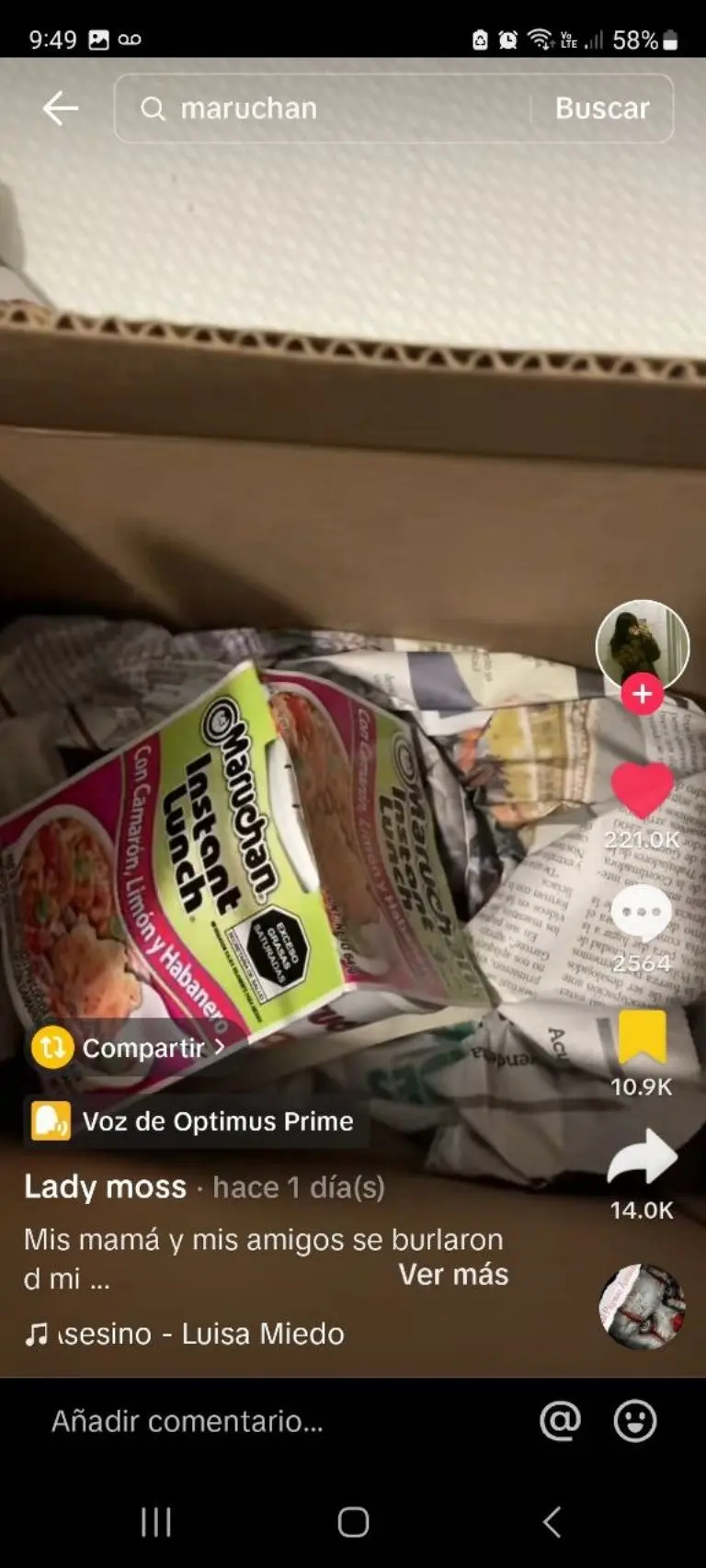 Joven recibe sopa en mal estado y la compensan con otra sopa - Tomada de video